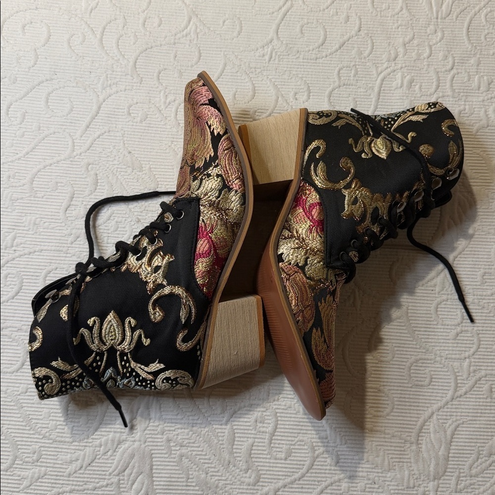 Women’s Vintage Look Embroidered Women's Boots Lace Up Boho size 40/9.5. NEW - Picture 6 of 9
